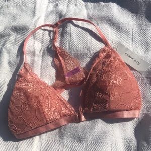 LAST CHANCE 🌺Coral-color Lacey Bra!